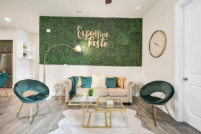 Designer Suite- Centrally located downtown near Galleria, Midtown, Medical Center, & Art District